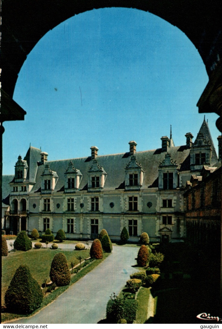 CPM - CHÂTEAUBRIANT - Château Renaissance (Entrée Tours) ... LOT 2 CP / Edition Combier - Châteaubriant