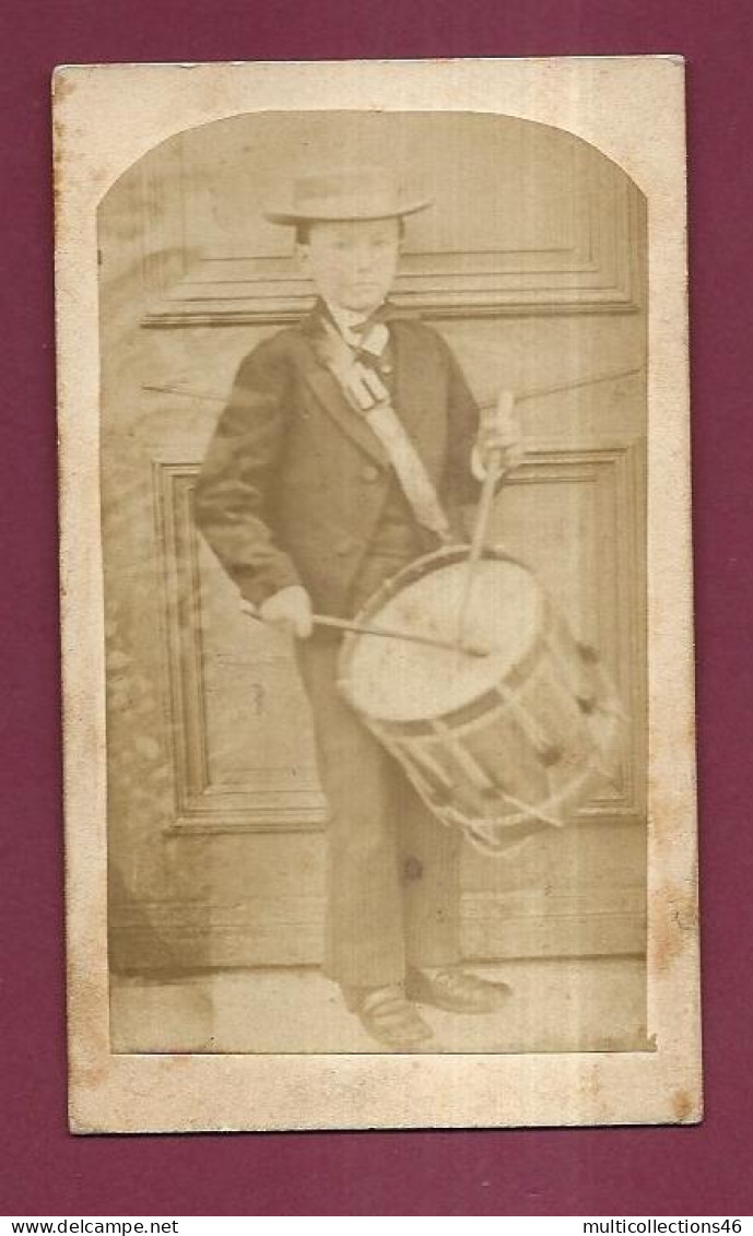 020424 - PHOTO CDV ANCIENNE - Enfant Tambour Canotier - Objets