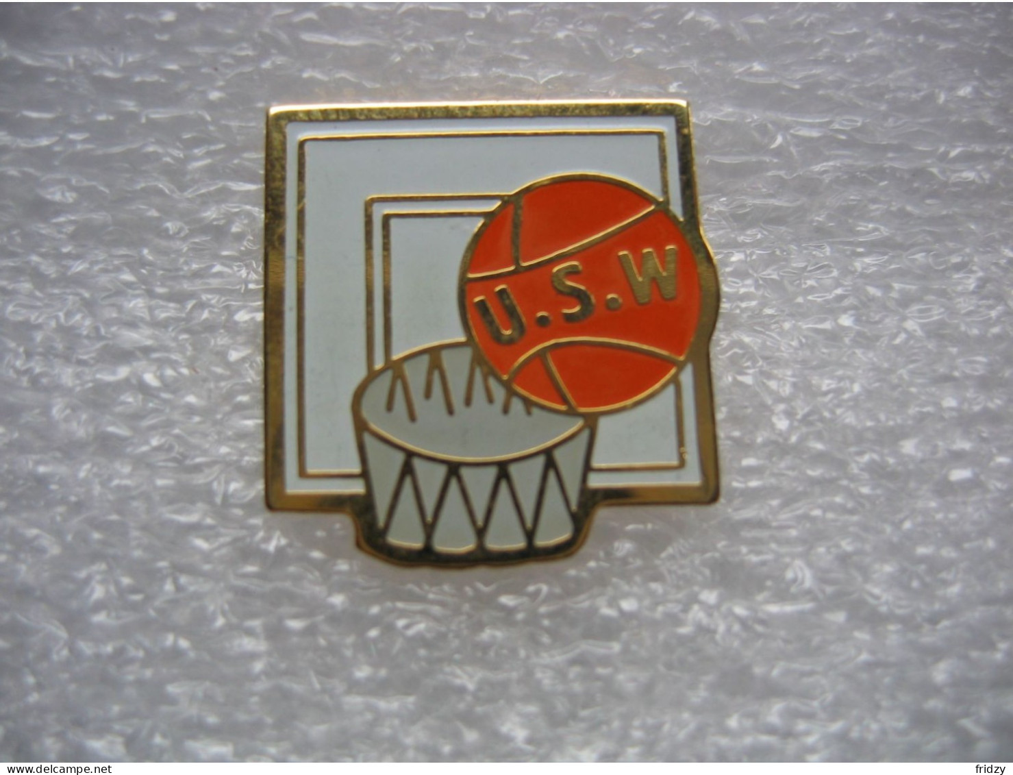 Pin's Du Club De Basket U.S.W ( Union Sportive Wittenheim Basket) Dépt:68 - Baloncesto
