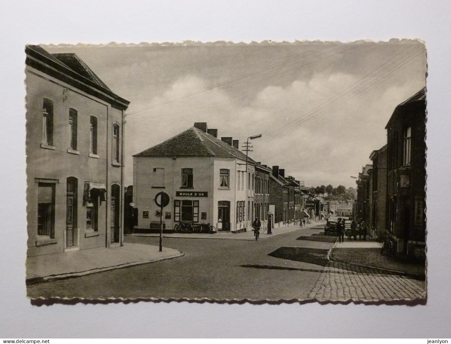 ERQUELINNES (Belgique) - Rue Albert Ier - Enseigne BOULE D'OR - Cycliste - Pompe à Essence ESSO - Erquelinnes