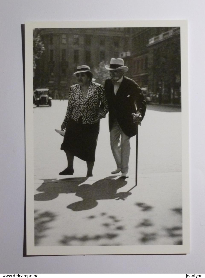 BUDAPEST - CAFE GERBEAUD / Couple âgé Devant Le Café - Homme Moustache Avec Canne -carte Publicitaire Moderne De Hongrie - Cafes