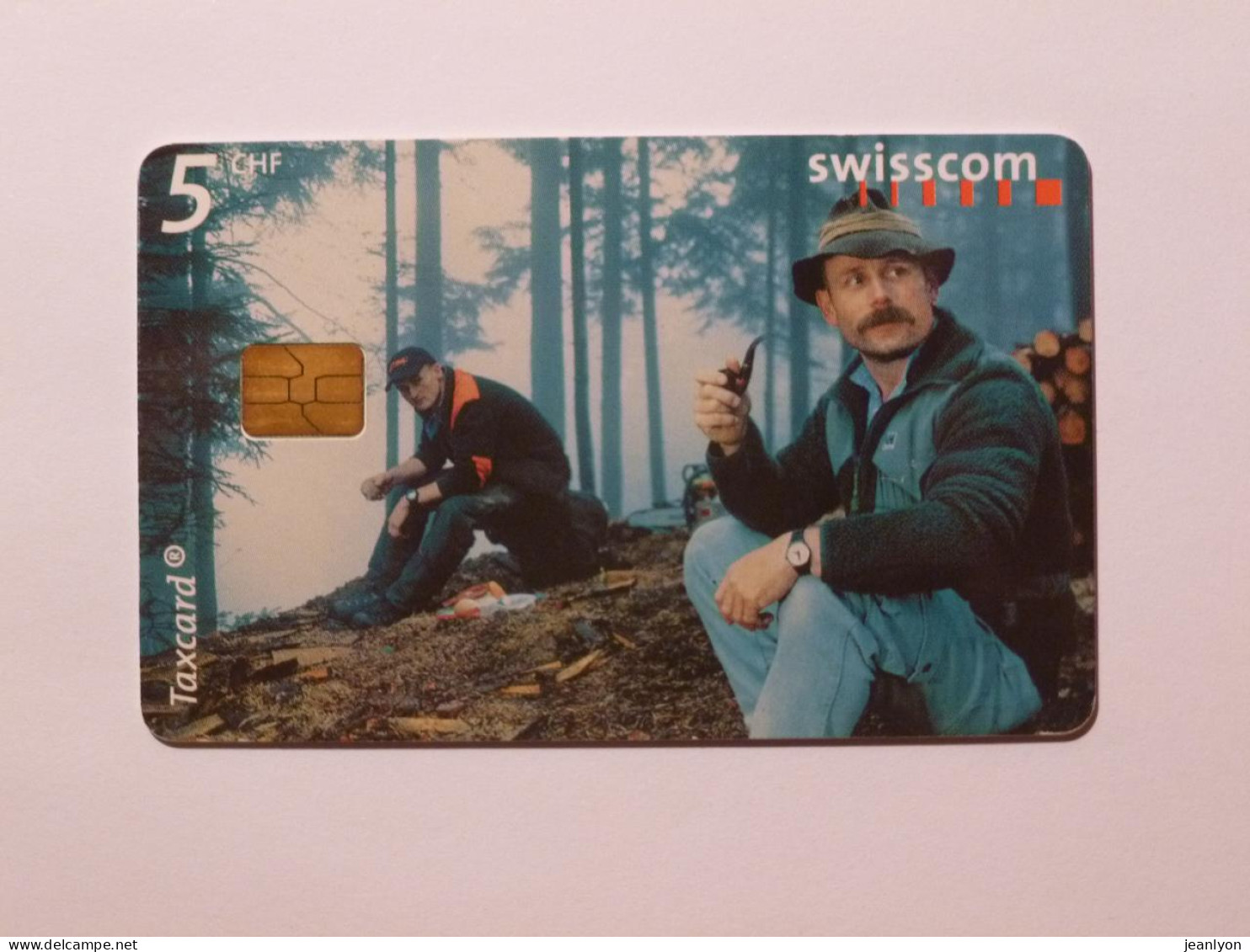 FORET / FORESTIER , Pause - Homme Fumant Une Pipe - Télécarte Suisse Swisscom - Landscapes