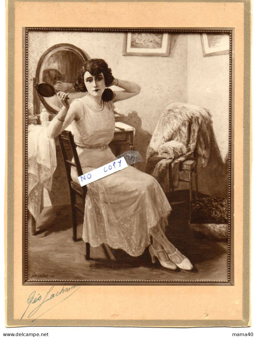 PHOTO SUR CARTON EPAIS D'UN TABLEAU DE GEO LACHAUX - 1930 - FEMME SE PEIGNANT - SIGNATURE - Dédicacées