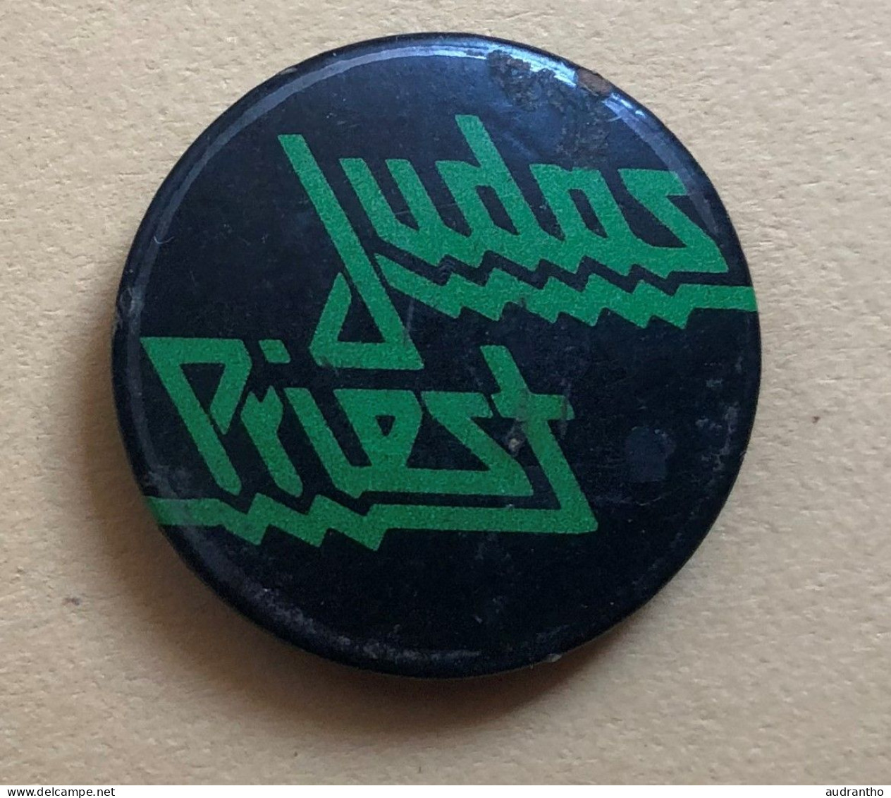 Rare Badge Vintage JUDAS PRIEST - Groupe De Métal - Altri Oggetti