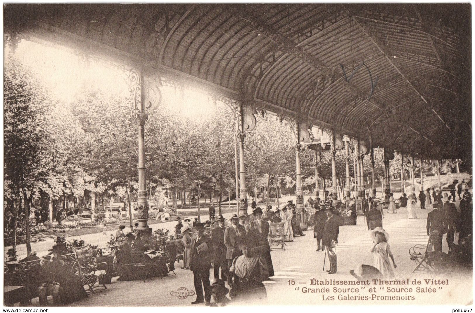 CPA DE VITTEL  (VOSGES)  ÉTABLISSEMENT THERMAL "GRANDE SOURCE" ET "SOURCE SALÉE"  -  LES GALERIES-PROMENOIRS - Vittel