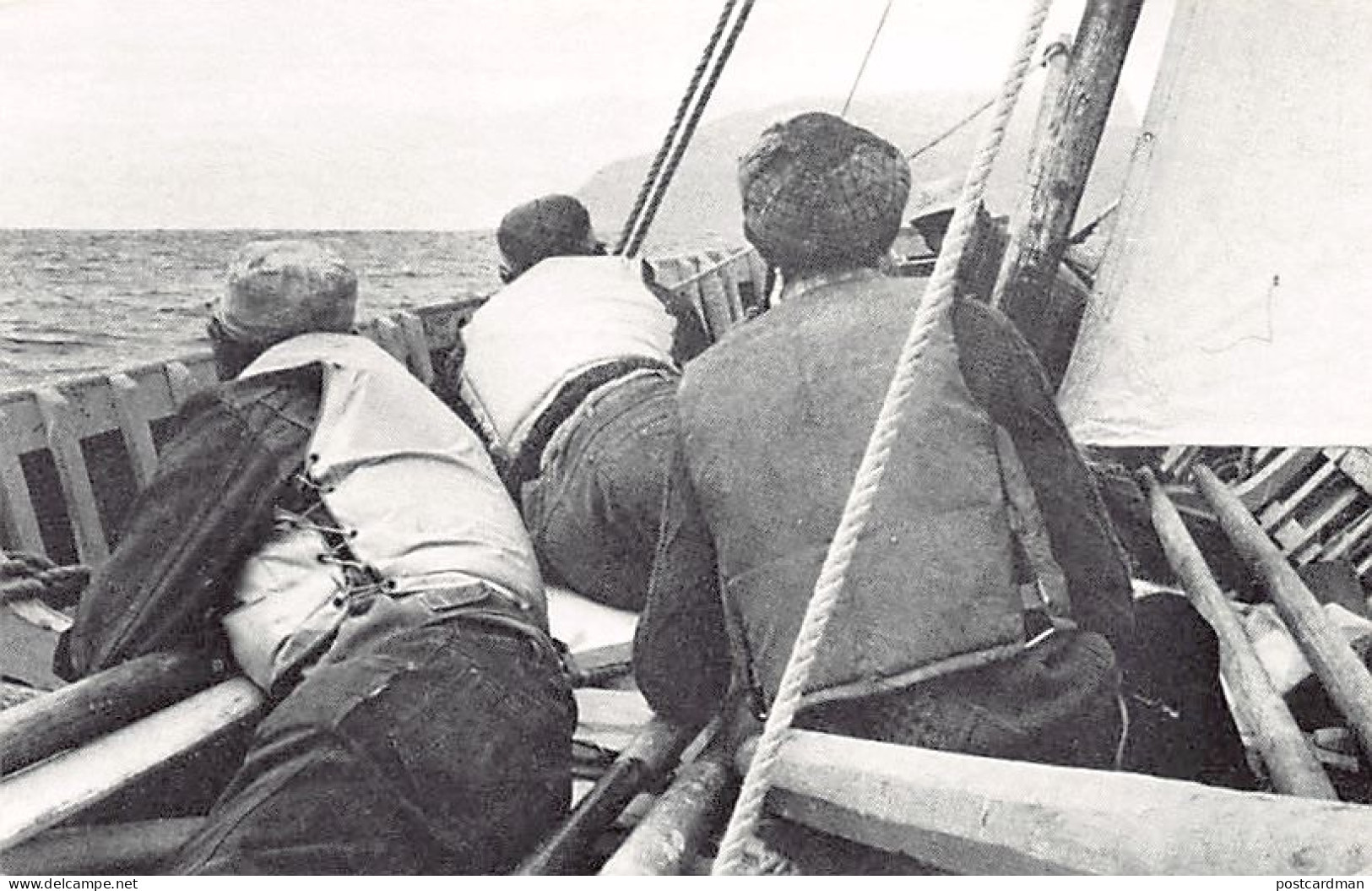 TRISTAN DA CUNHA - Longboat Crew Bound For Inaccessible Island - Publ. Roland Svensson (Year 1979)  - Saint Helena Island