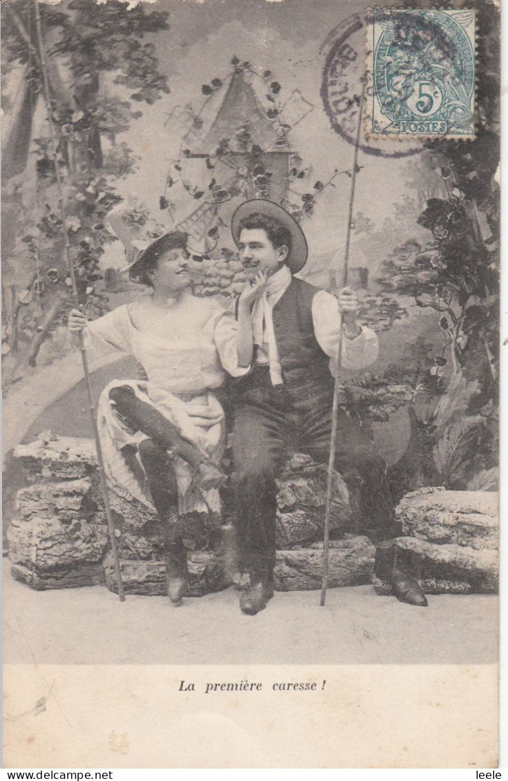 CV02. Antique Postcard. Romantic Couple. The First Caress. - Zoll