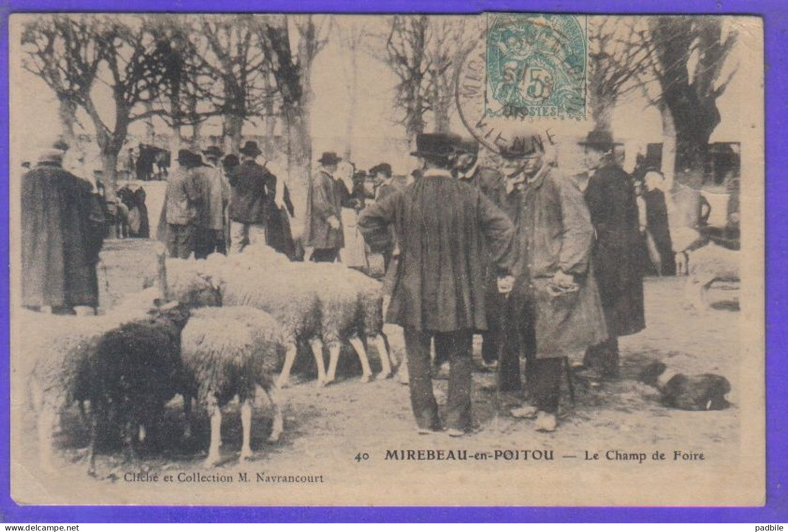 Carte Postale 86. Mirebeau-en-Poitou  Le Champ De Foire   Vendeur De Moutons Très Beau Plan - Mirebeau