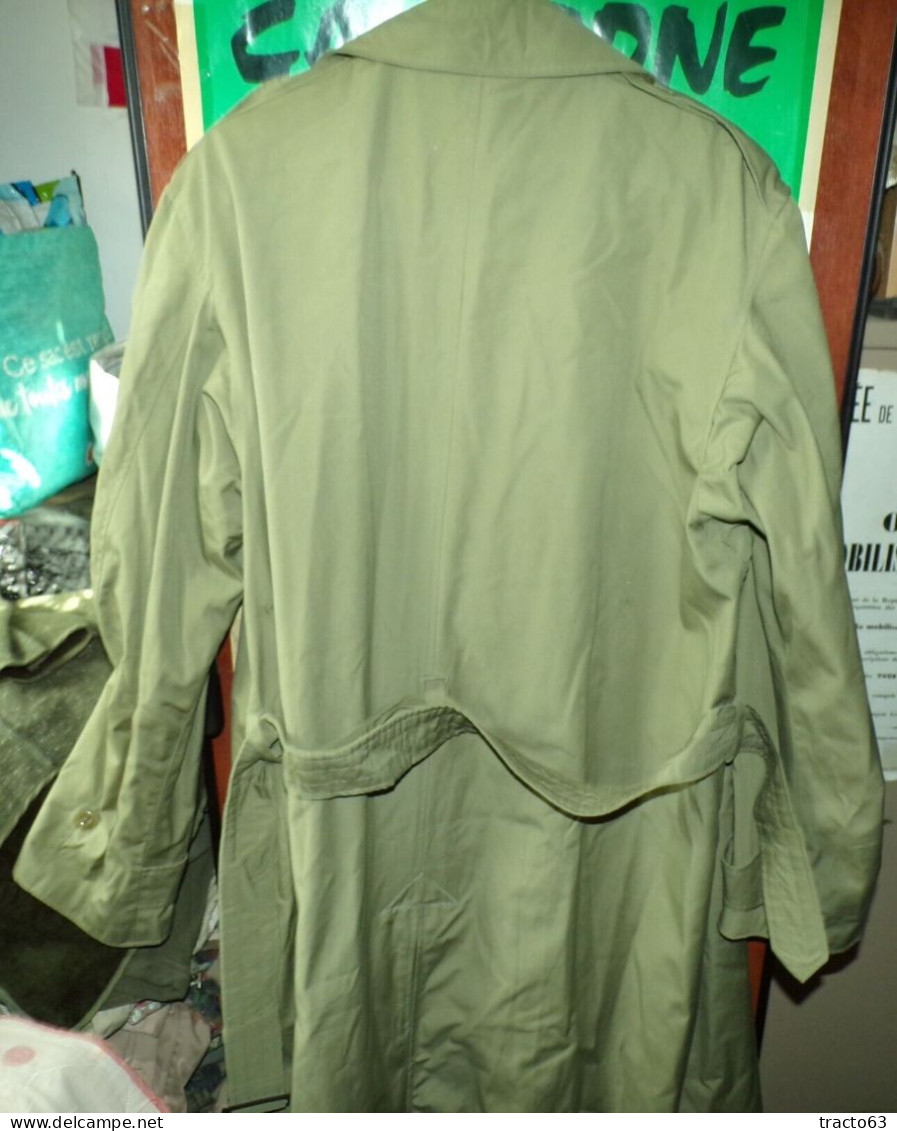 IMPERMEABLE REGLEMENTAIRE POUR OFFICIER  DE L'ARMEE FRANCAISE DE 1965 AVEC CEINTURE , TAILLE MILITAIRE 112 GM  SOIT TAIL - Equipement