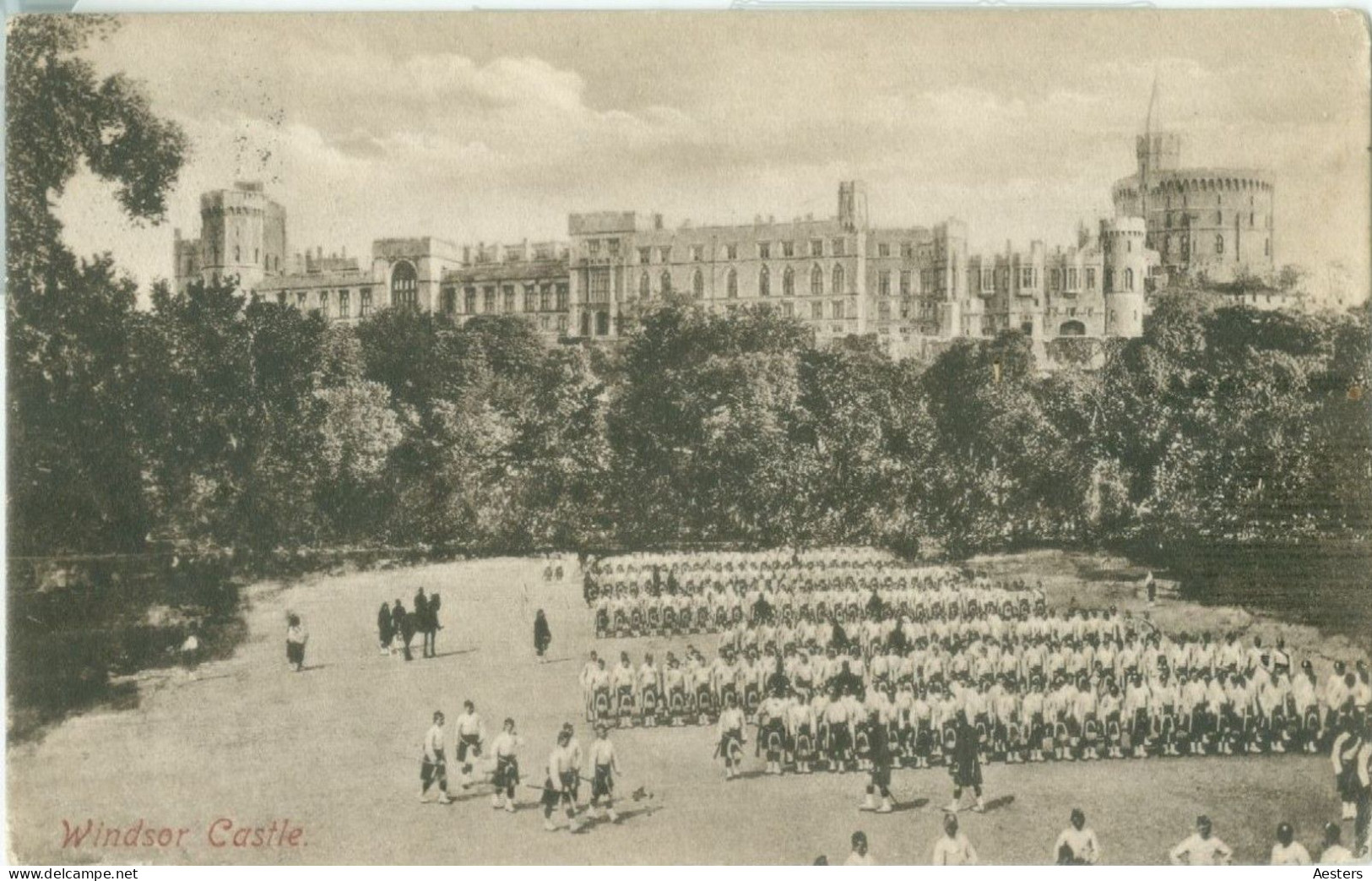 Windsor Castle 1909; Bagpipe Players - Circulated. (F. Frith & Co. - Reigate) - Windsor Castle