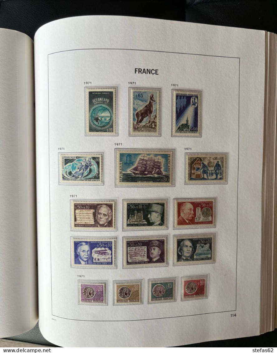 Collection de timbres France neufxx dans albums DAVO luxe 1944/2004 complet