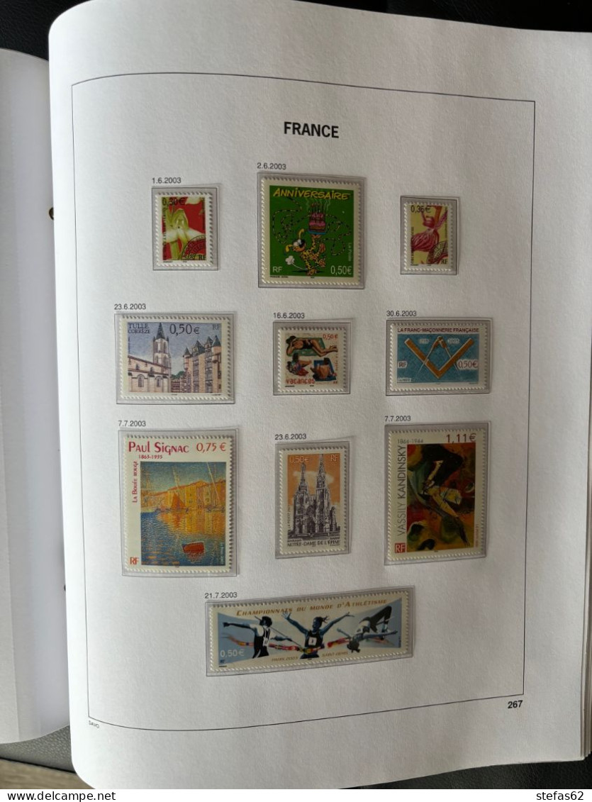 Collection de timbres France neufxx dans albums DAVO luxe 1944/2004 complet