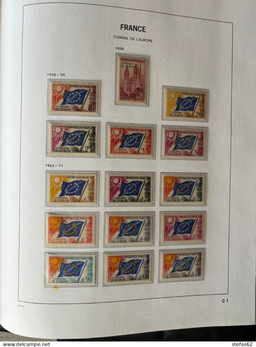 Collection de timbres France neufxx dans albums DAVO luxe 1944/2004 complet