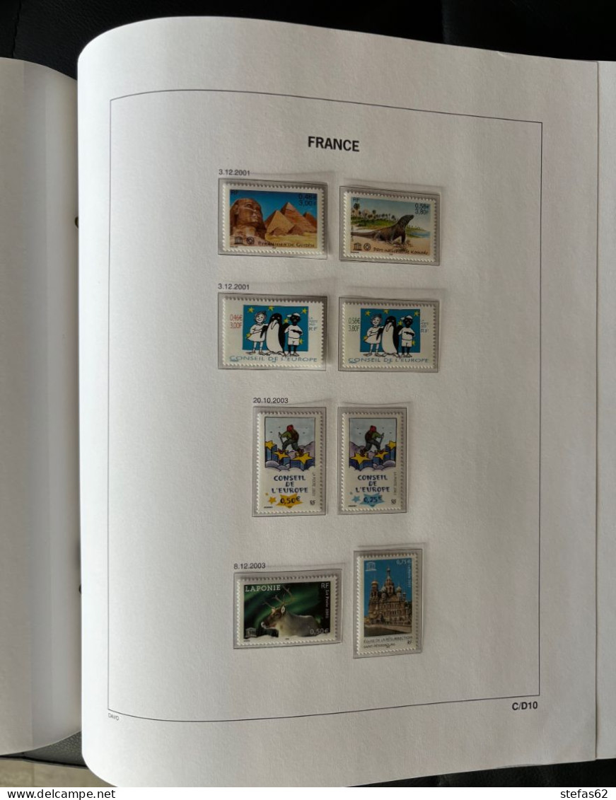 Collection de timbres France neufxx dans albums DAVO luxe 1944/2004 complet