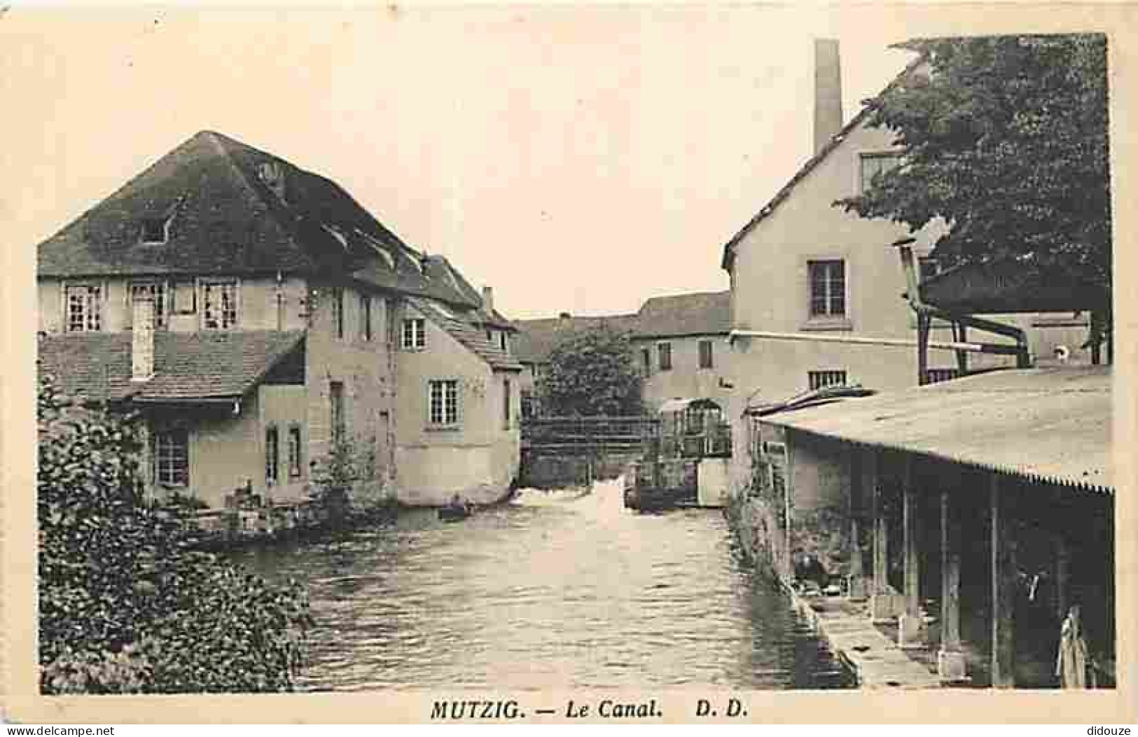 67 - Mutzig - Le Canal - Lavoir - Etat Pli Visible - CPA - Voir Scans Recto-Verso - Mutzig