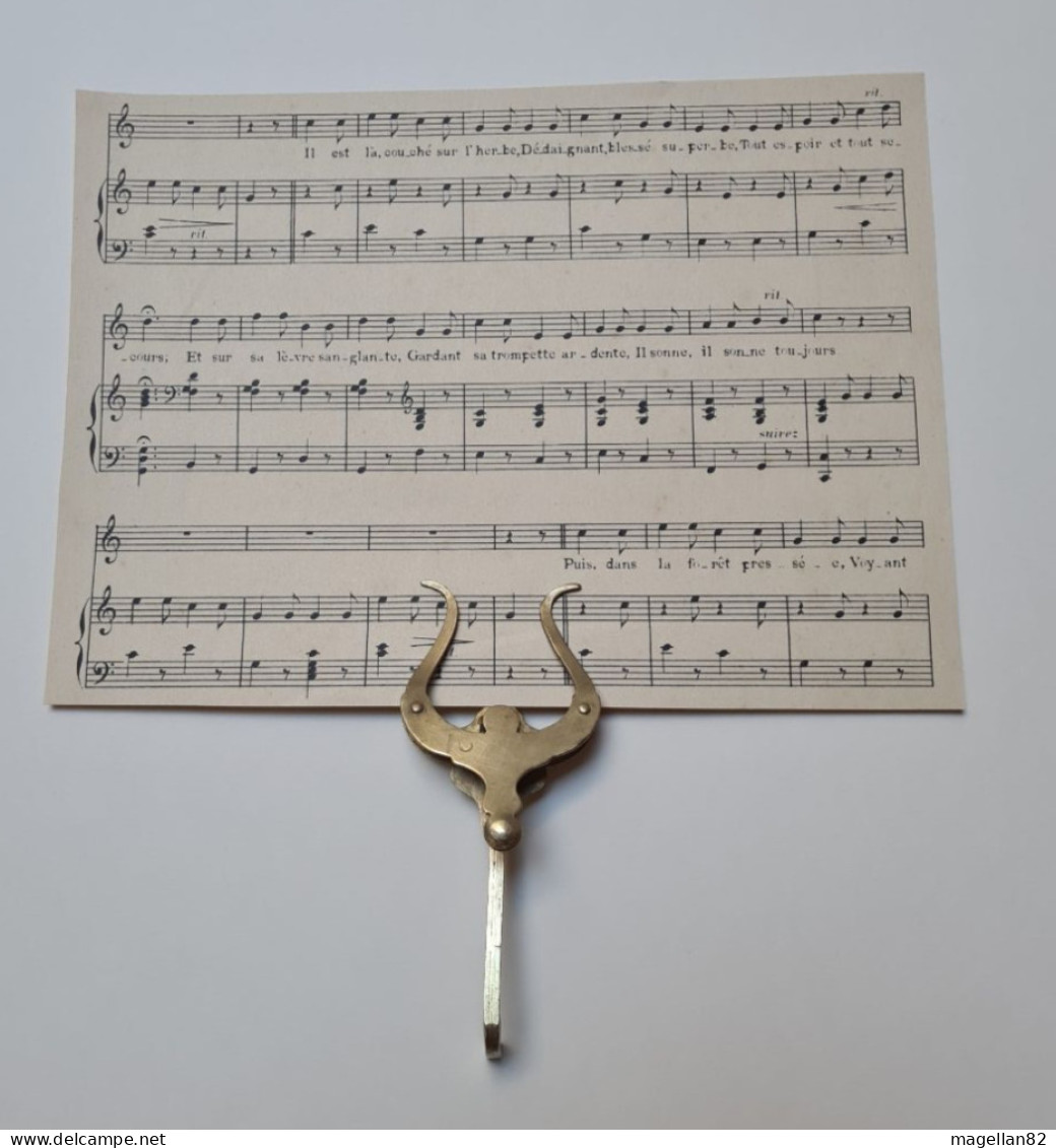 Ancien Pupitre. Lyre De Manche Pour Instrument De Musique. Porte Partition. - Andere & Zonder Classificatie