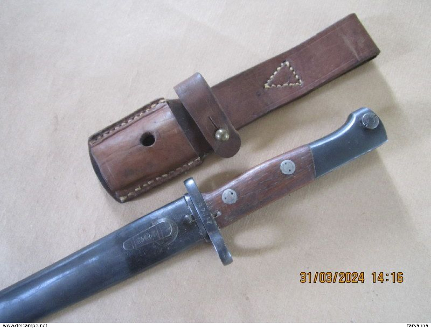 Gousset, Porte Baïonnette En Cuir Brun Pour Baïonnette Mauser Yougoslave - Armes Blanches