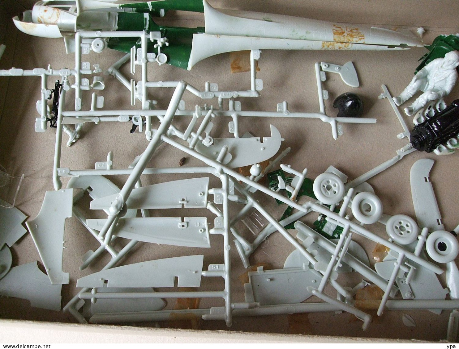 SPITFIRE 1 / 32  MAQUETTE ANCIENNE ANNEES 70 - Flugzeuge