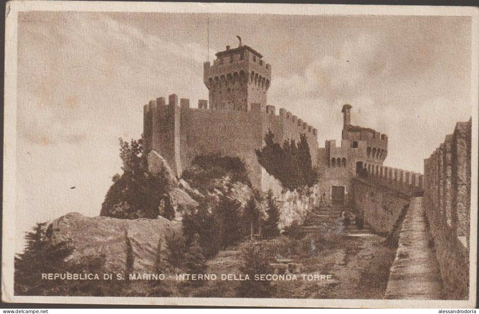 Cartolina Viaggiata Affrancata Francobollo Rimosso Repubblica Di S. Marino Interno Della Seconda Torre 1946 - Saint-Marin