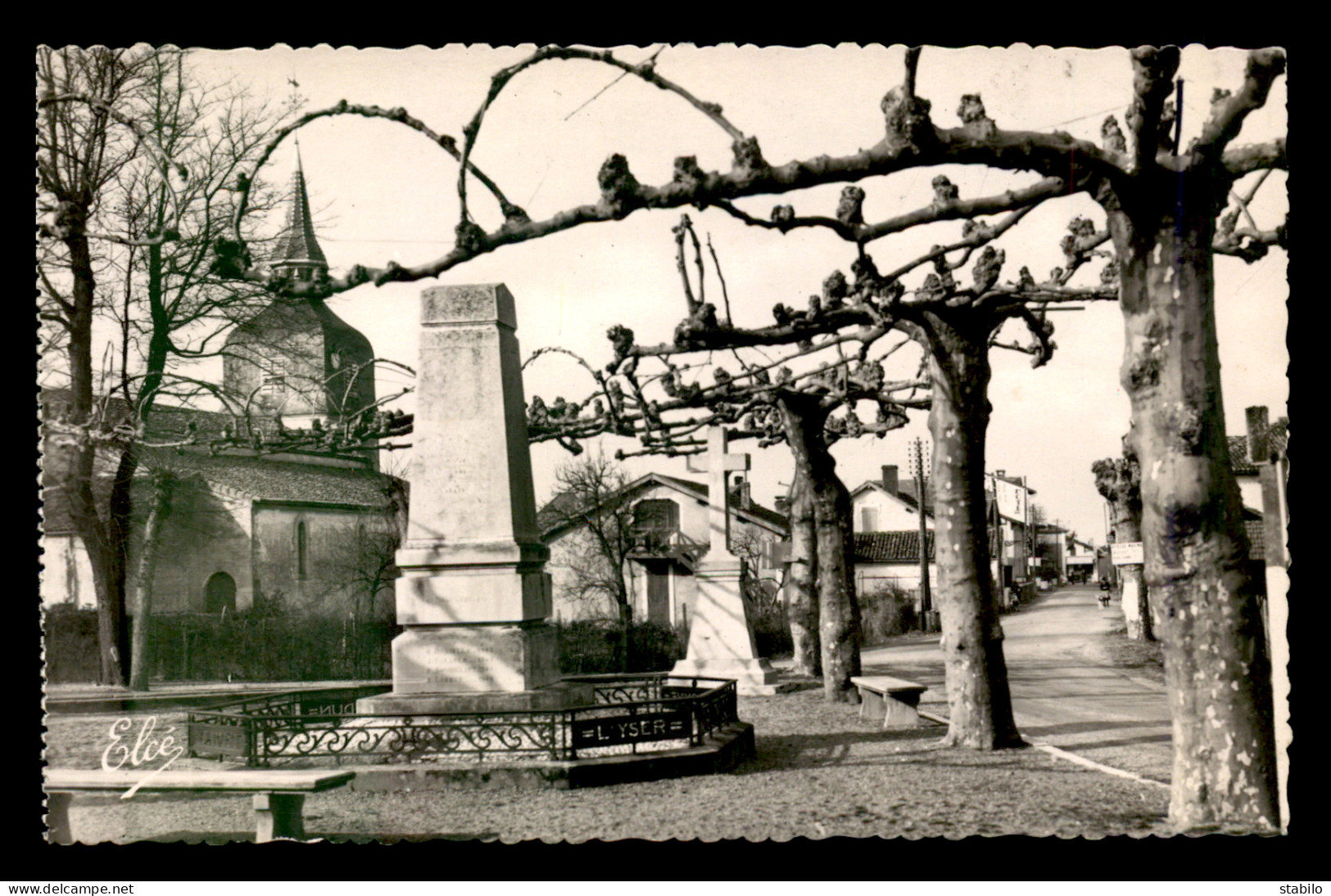 40 - VIEUX-BOUCAU - LE MONUMENT AUX MORTS ET L'EGLISE - Vieux Boucau