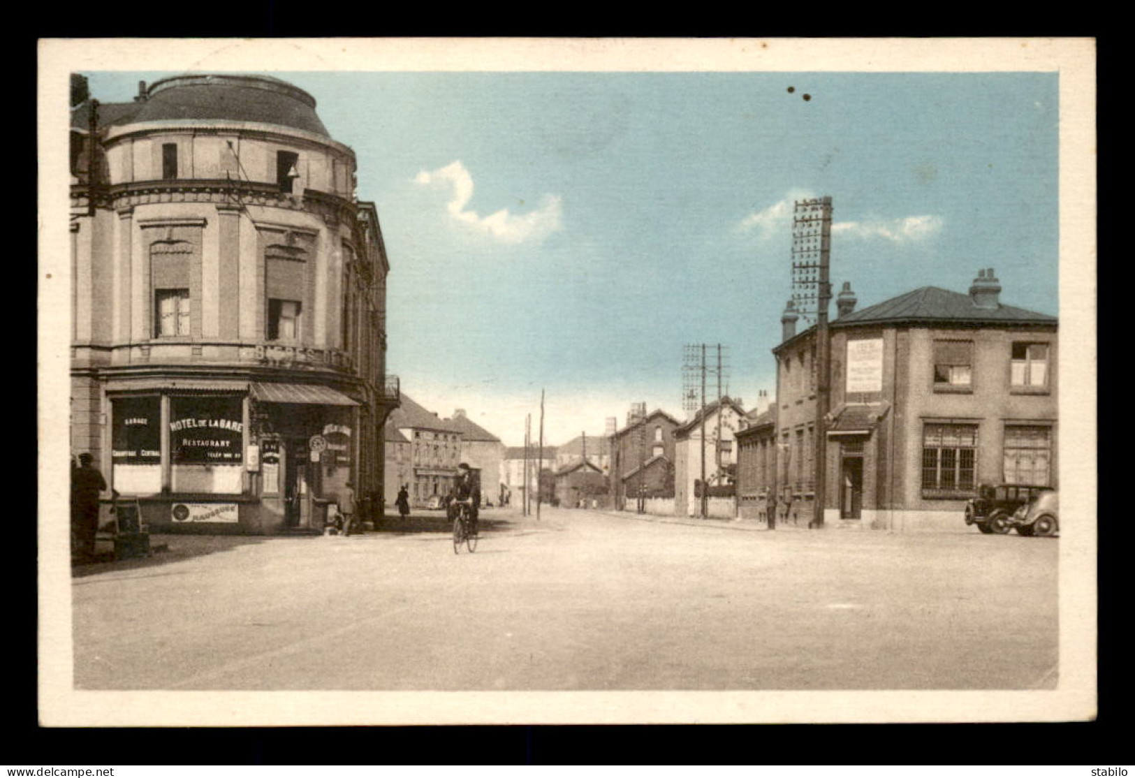 59 - AULNOYE - PLACE DE LA GARE ET LA POSTE - CAFE-HOTEL DE LA GARE - Aulnoye