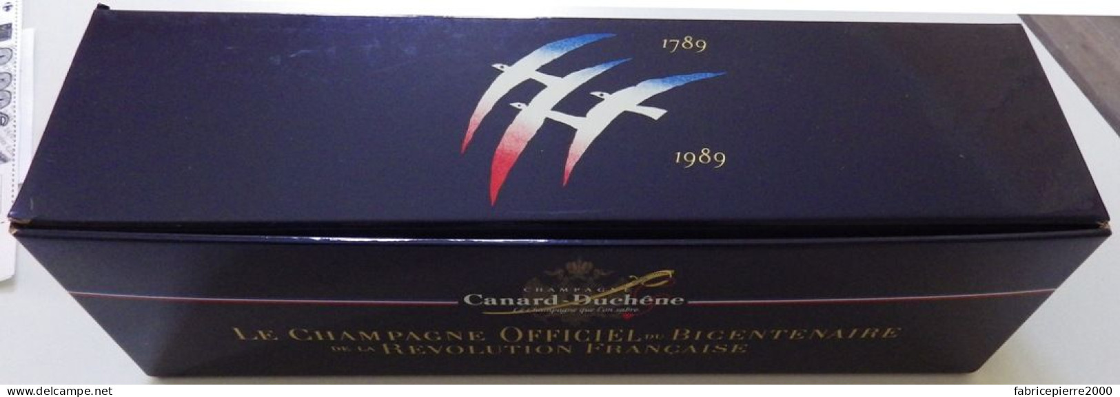 CANARD-DUCHÊNE 1989, CHAMPAGNE officiel du BICENTENAIRE de la REVOLUTION avec timbre de FOLON 1er jour avec étui