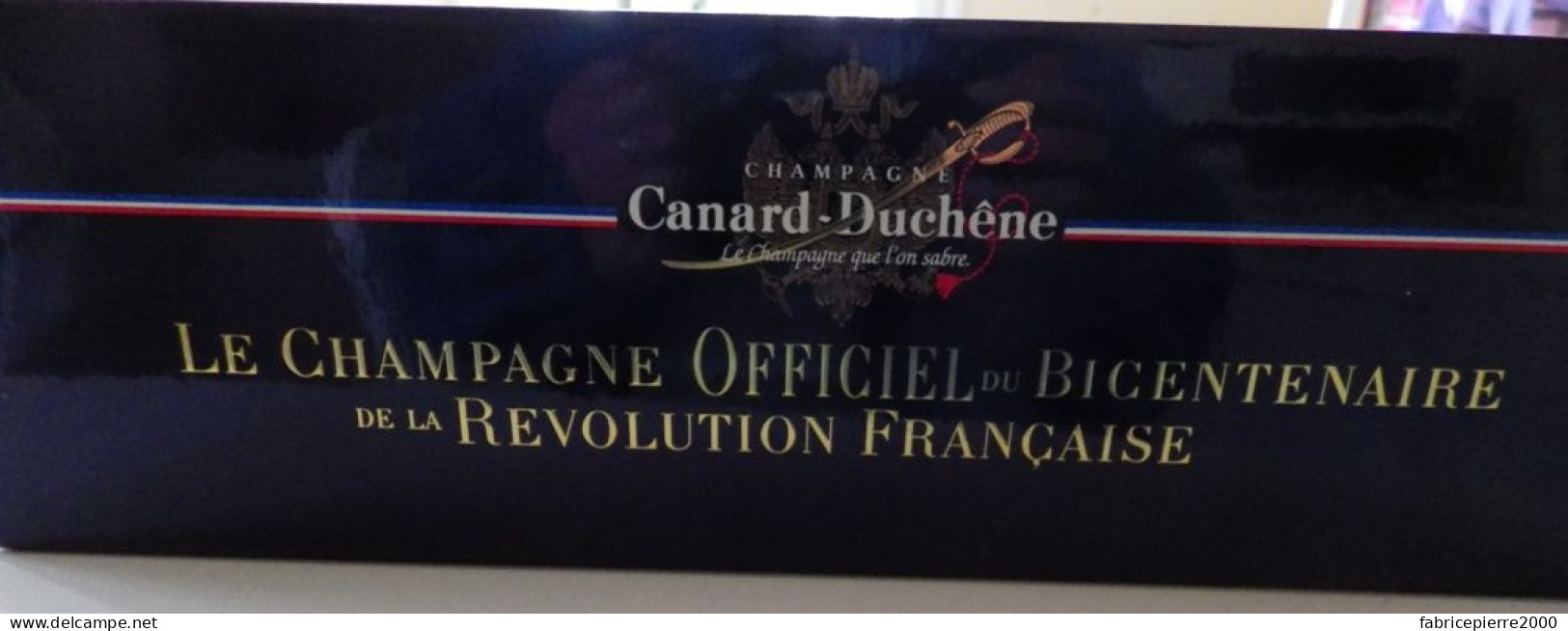 CANARD-DUCHÊNE 1989, CHAMPAGNE officiel du BICENTENAIRE de la REVOLUTION avec timbre de FOLON 1er jour avec étui