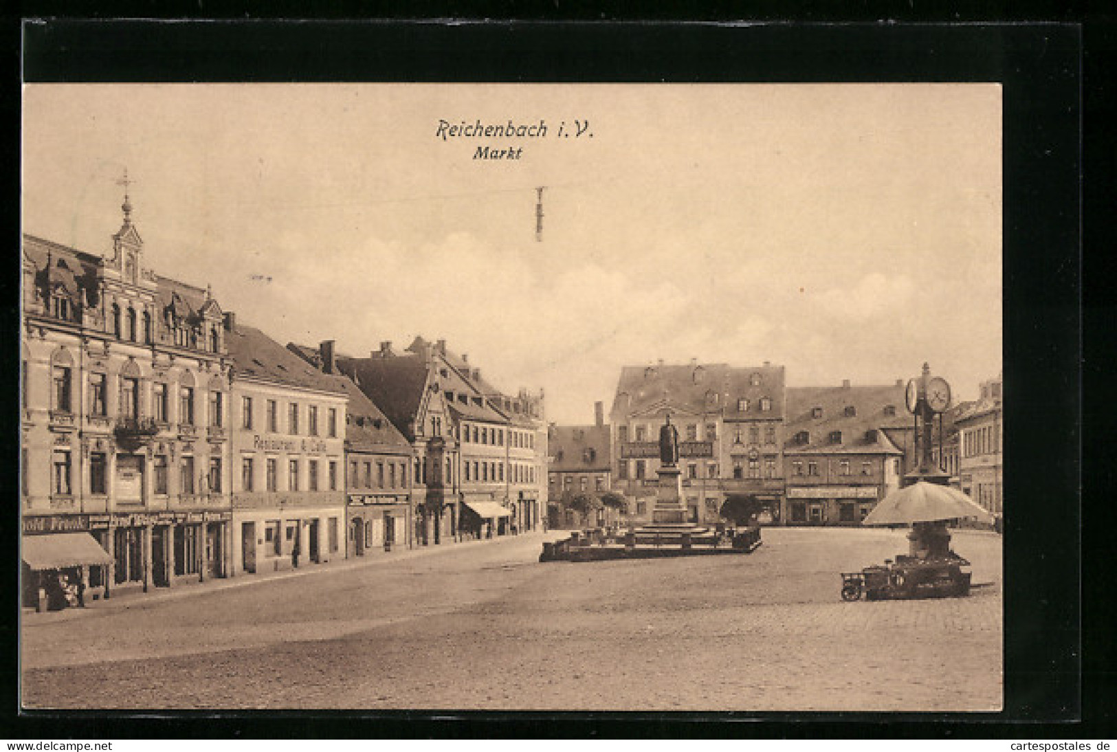 AK Reichenbach I. V., Platz Mit Denkmal Und Geschäften  - Reichenbach I. Vogtl.