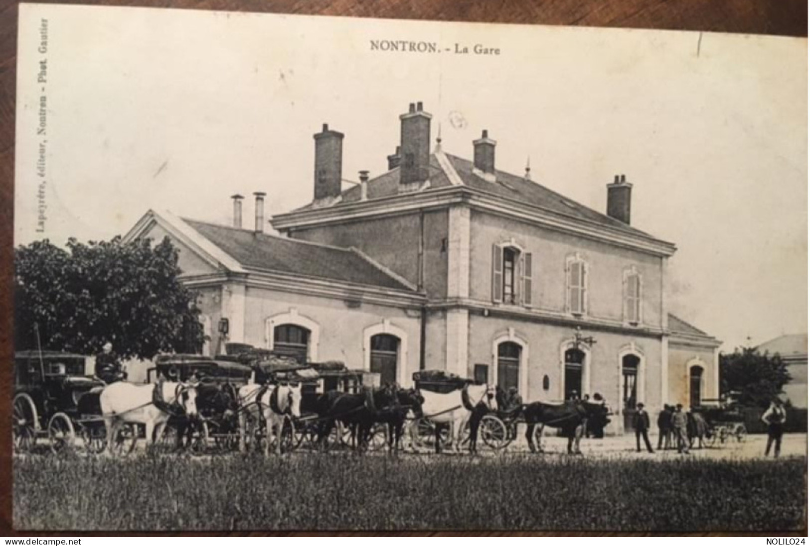 Cpa, écrite En1911, éd Lapeyrère, 24 Dordogne, NONTRON La Gare, Animée, Attelages, Voitures Chevaux - Nontron