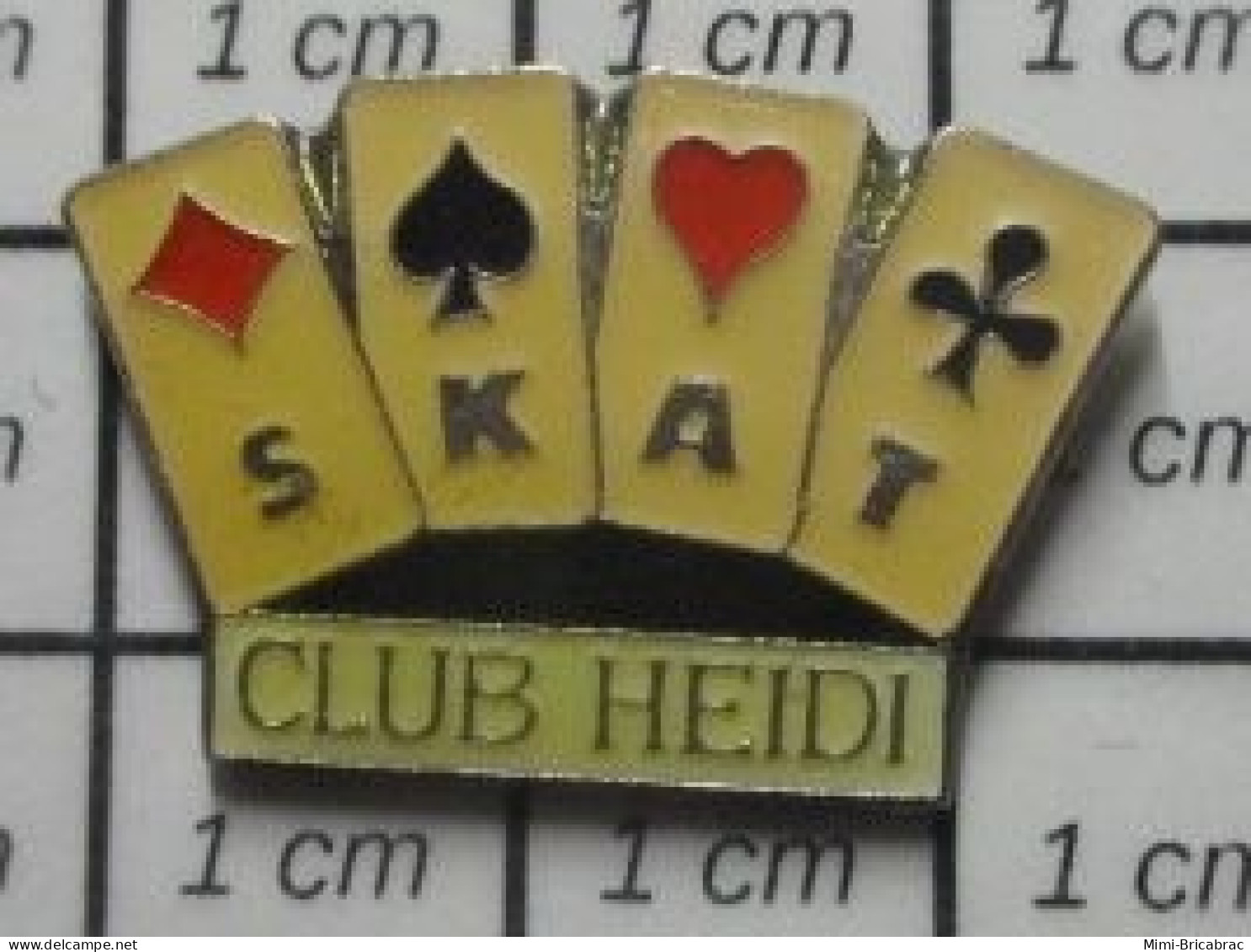 713B  Pin's Pins / Beau Et Rare / JEUX / JEU DE CARTES SKAT CLUB HEIDI - Jeux