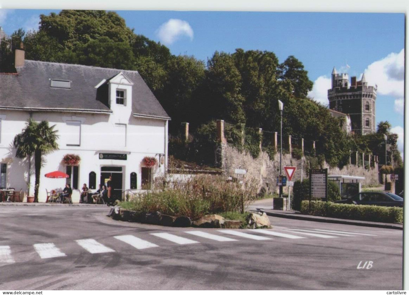 44 OUDON --- Entrée Du Bourg, La Tour Octogonale (Livenais SA0514) Café-restaurant - Oudon