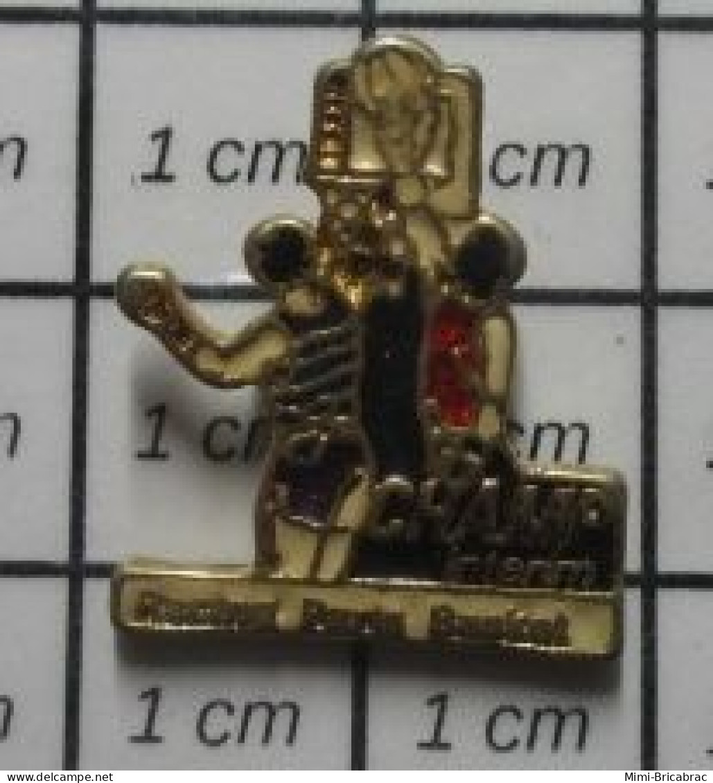 713B  Pin's Pins / Beau Et Rare / SPORTS / RACING PARIS BASKET CLUB CHAMP INTERIM - Pallacanestro