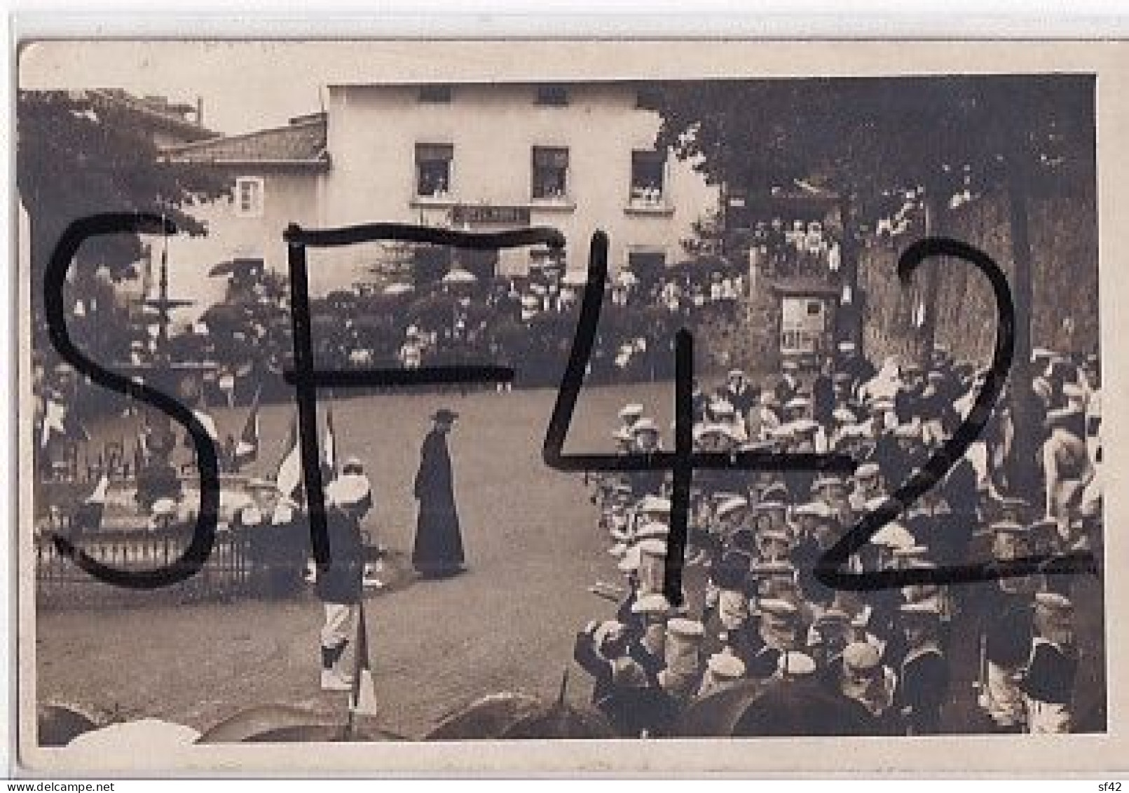 COURS LA VILLE                CARTE PHOTO  FANFARE DEVANT L HOTEL MOREL - Cours-la-Ville