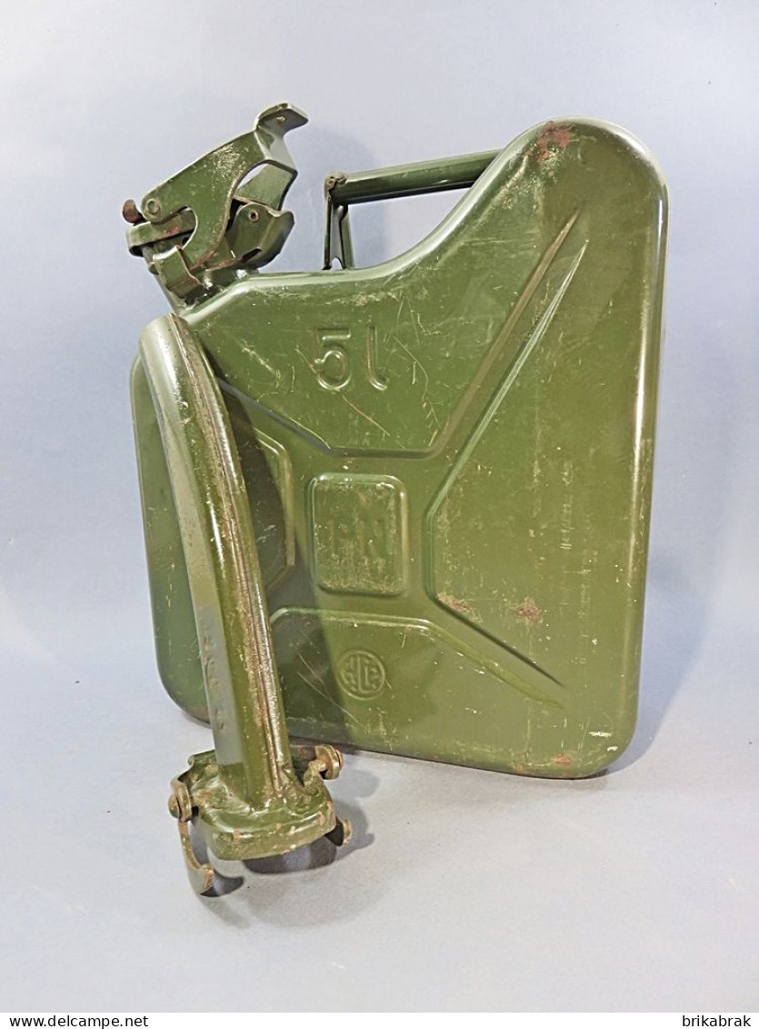 # JERRYCAN ESSENCE MILITAIRE 5 LITRES @ Armée Automobile Carburant - Véhicules