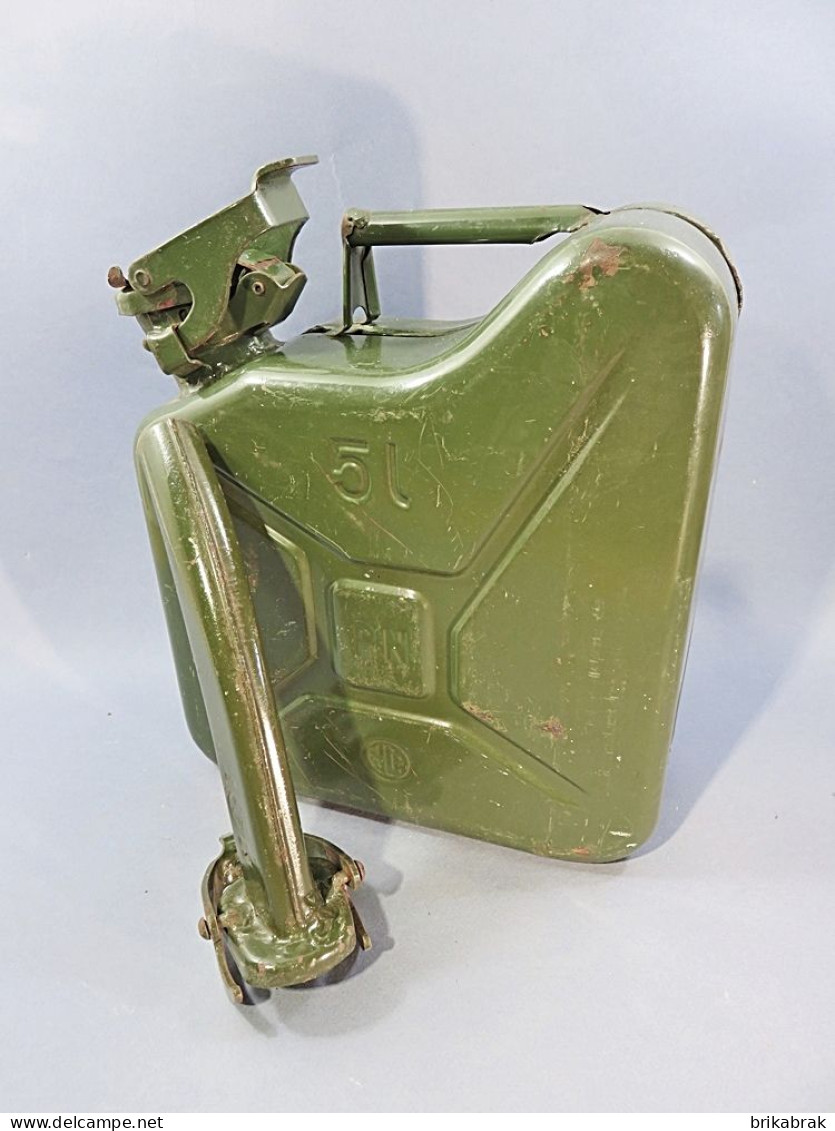 # JERRYCAN ESSENCE MILITAIRE 5 LITRES @ Armée Automobile Carburant - Véhicules