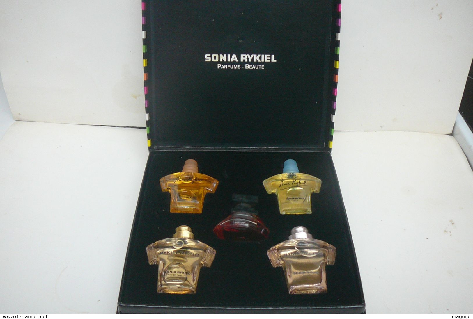 SONIA RYKIEL: "COFFRET 5 MINIS  /// PAS NEUF MAIS BON ETAT  GENERAL //MANGOPAY OBLIGATOIRE /// LIRE ET VOIR !! - Miniatures Womens' Fragrances (without Box)
