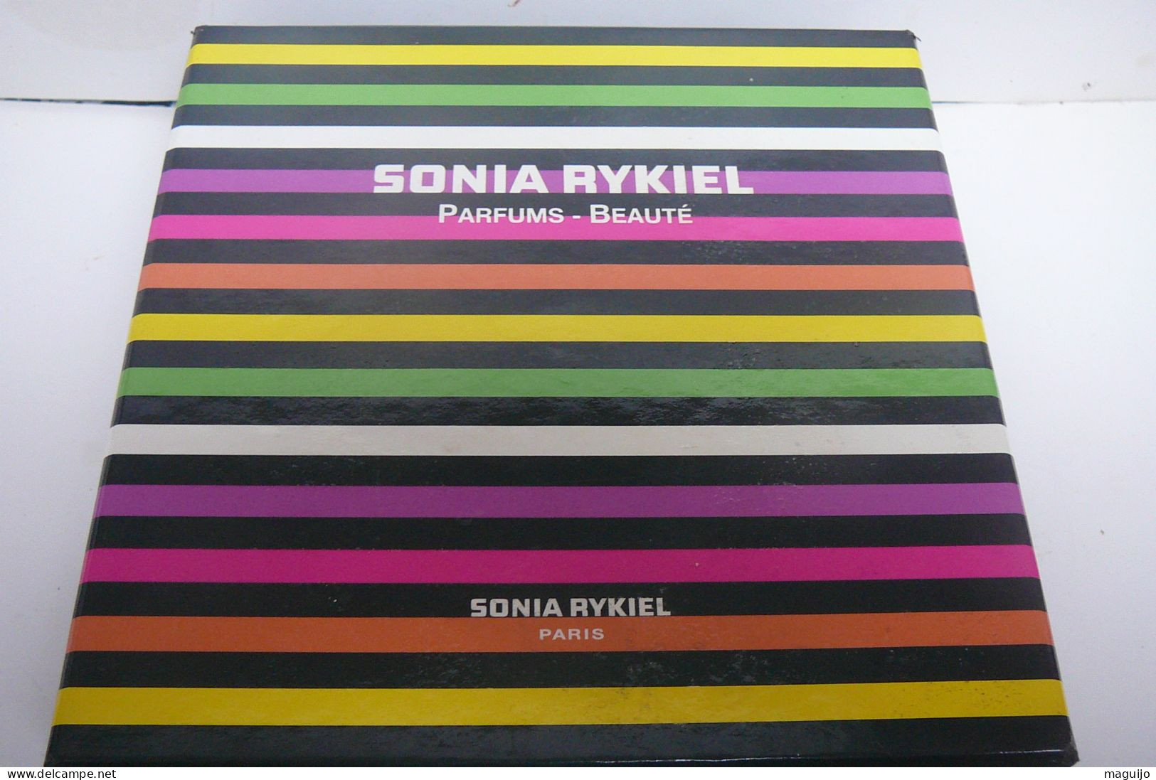 SONIA RYKIEL: "COFFRET 5 MINIS  /// PAS NEUF MAIS BON ETAT  GENERAL //MANGOPAY OBLIGATOIRE /// LIRE ET VOIR !! - Miniaturas Mujer (sin Caja)