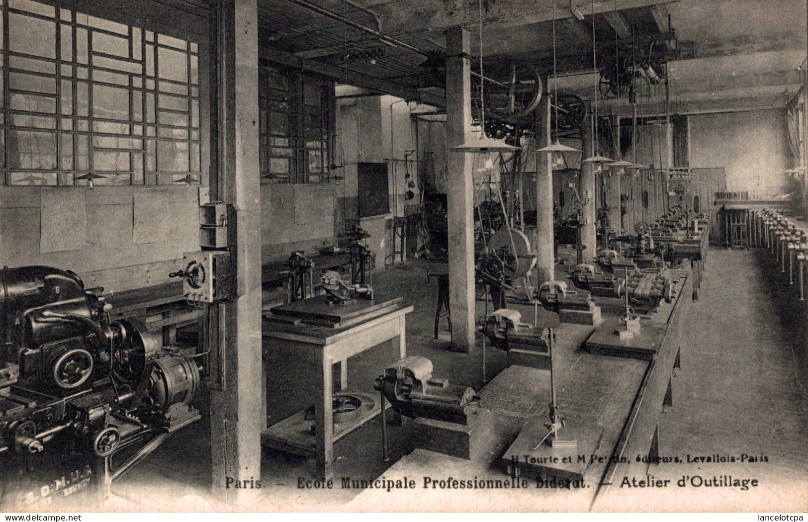 75 - PARIS / ECOLE MINICIPALE PROFESSIONNELLE DIDEROT - ATELIER D'OUTILLAGE - Enseignement, Ecoles Et Universités