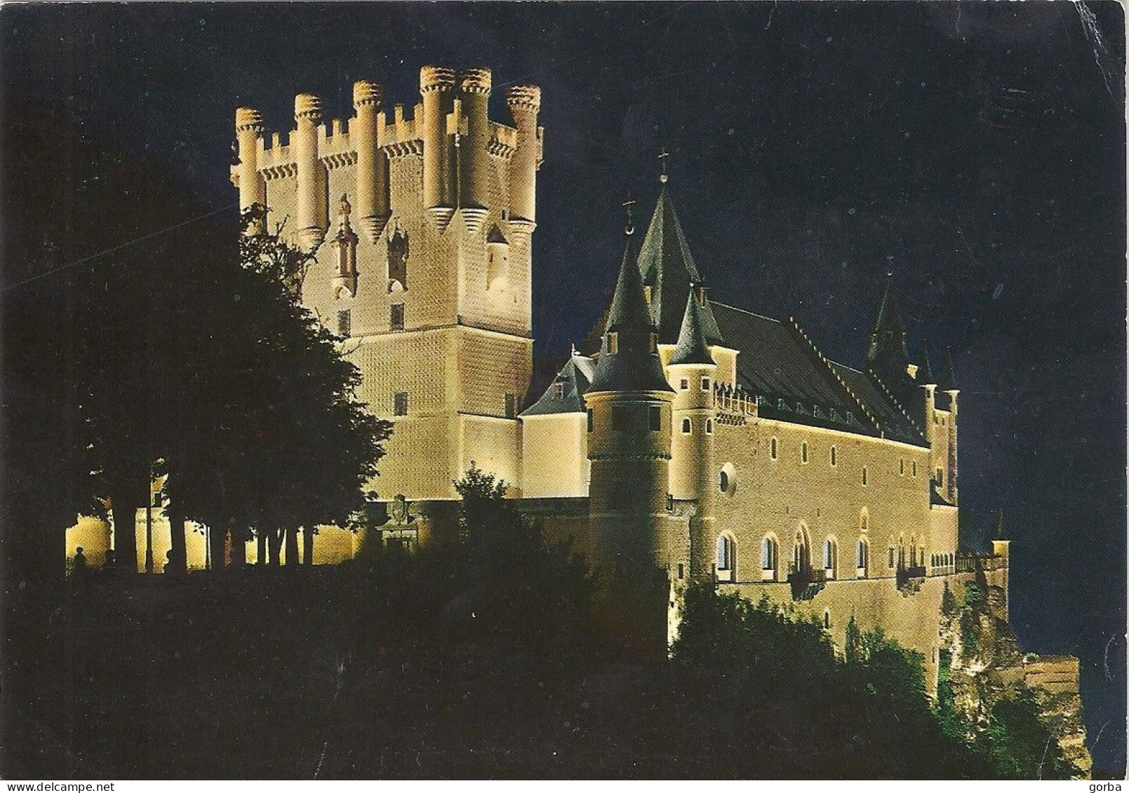 *CPM -  ESPAGNE - CASTILLE ET LEON - SEGOVIA - Chateau "l'Alcazar" Façade Principale , Vue Nocturne - Segovia