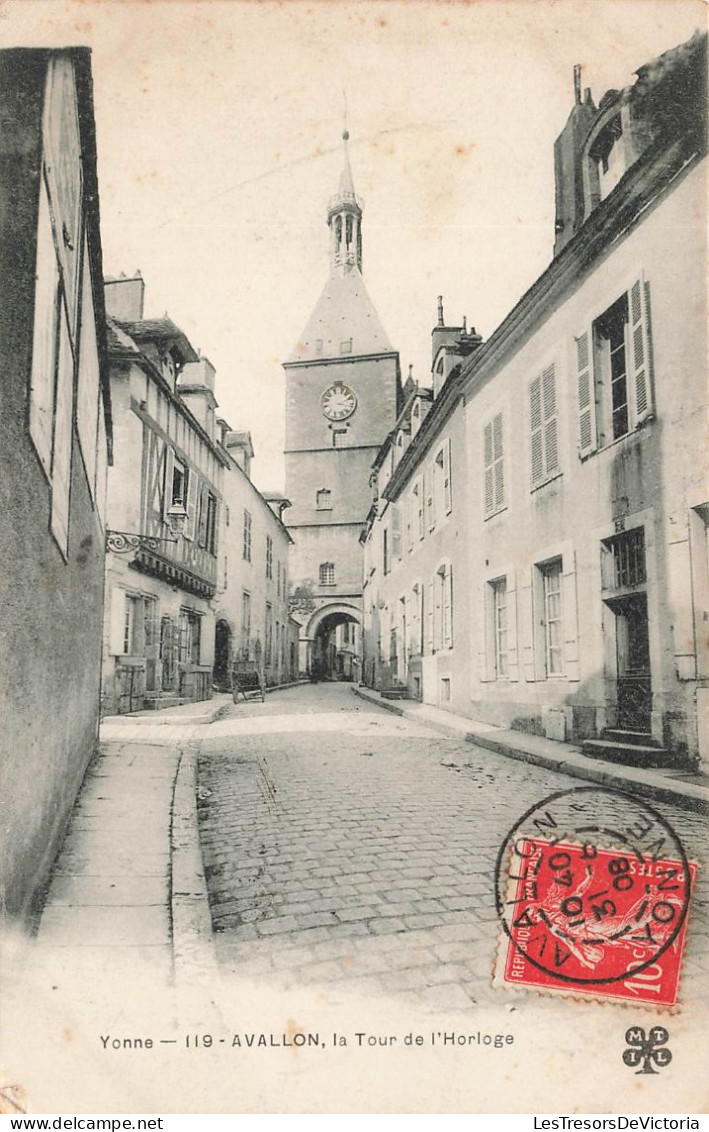 FRANCE - Yonne - Avallon - Vue Sur La Tour De L'Horloge - Vue Sur La Rue - Des Maisons Autour - Carte Postale Ancienne - Avallon
