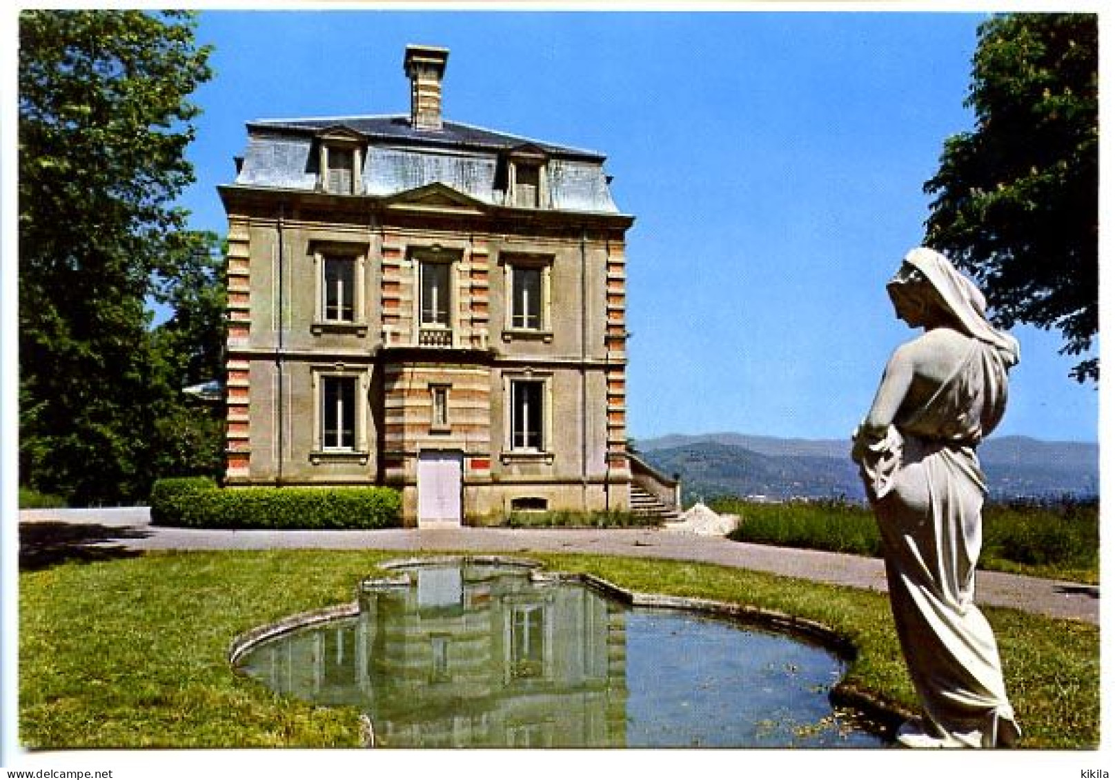 CPSM 10.5 X 15 Isère TULLINS Colonie De Vacances ESSO  Château De Beauregard Et Sa Pièce D'eau - Tullins