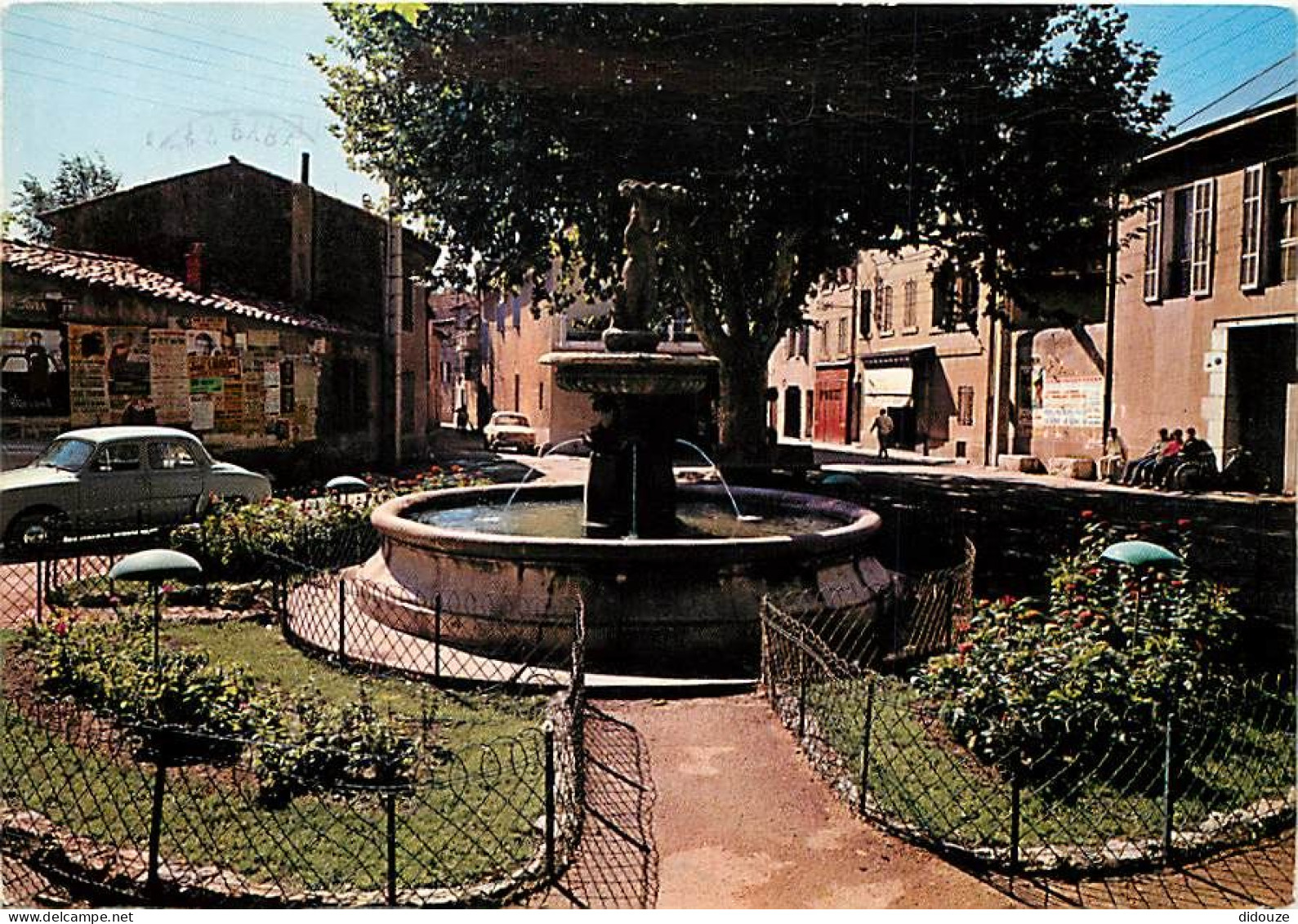 13 - Marignane - La Fontaine - Automobiles - Fleurs - Flamme Postale De Bayonne - CPM - Voir Scans Recto-Verso - Marignane