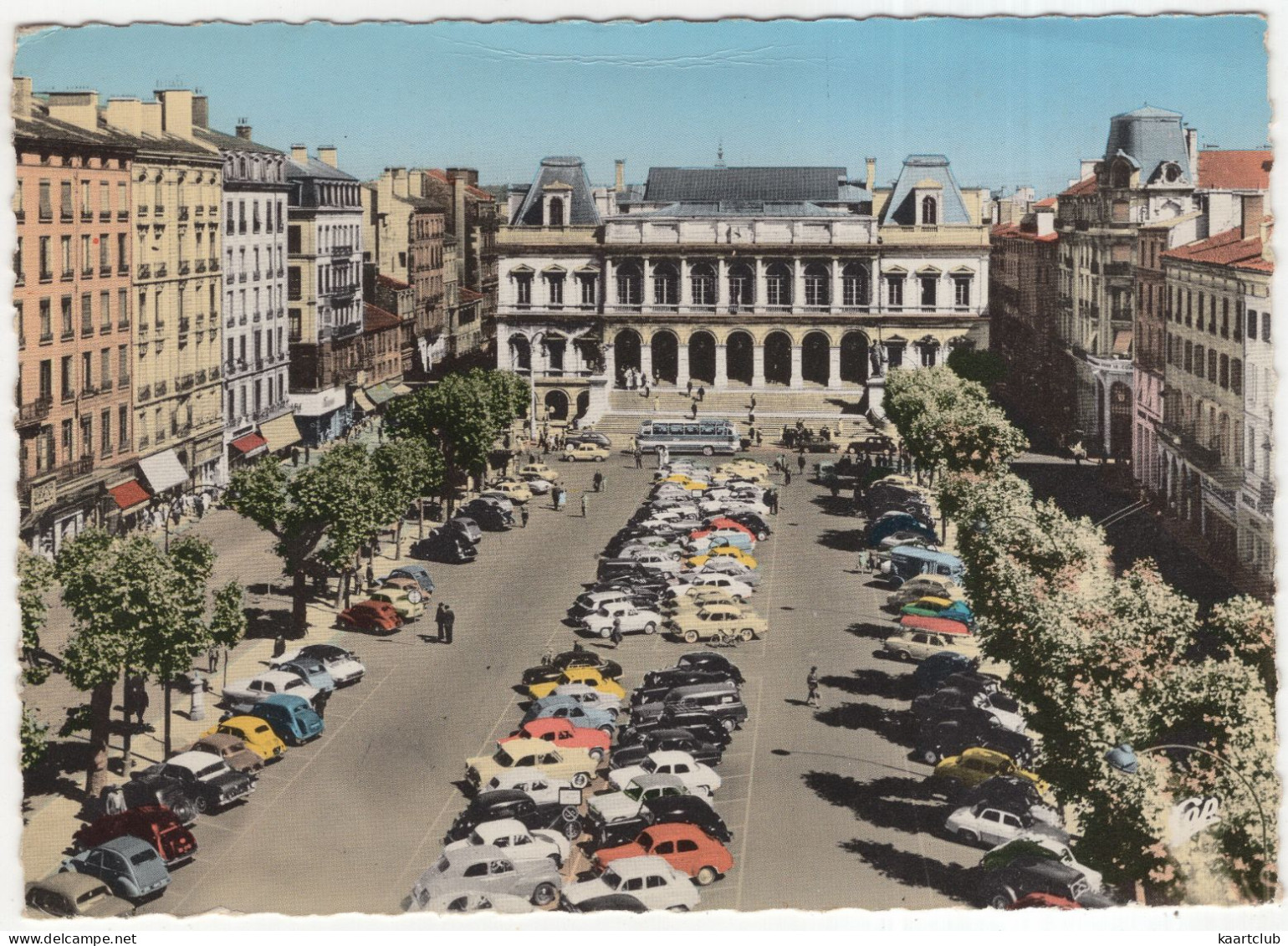 St-Etienne: 100 OLDTIMER VOITURES/AUTO'S - 1960's - Place De L'Hotel De Ville - (France) - Turismo