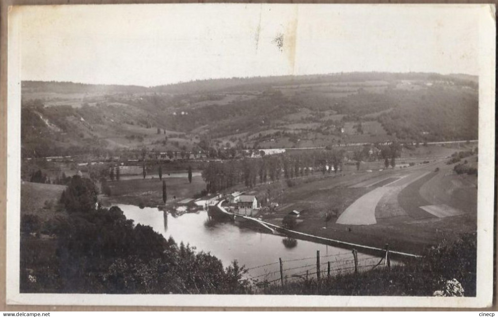 CPSM 25 - BAUME LES DAMES - Le Doubs Et L'Usine électrique Vus Du Tatre - TB PLAN Cours D'eau + Vallée - Baume Les Dames