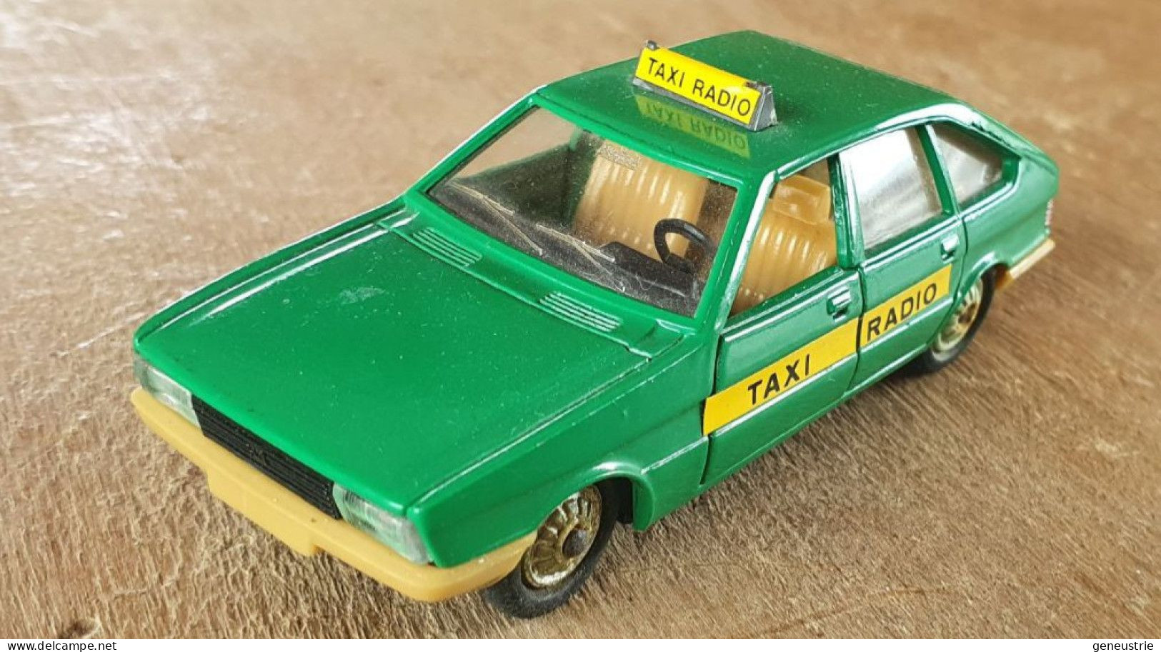Belle Voiture Miniature 1/43 Solido "Simca 1308 GT Version Taxi-radio" Groupe Peugeot - Solido