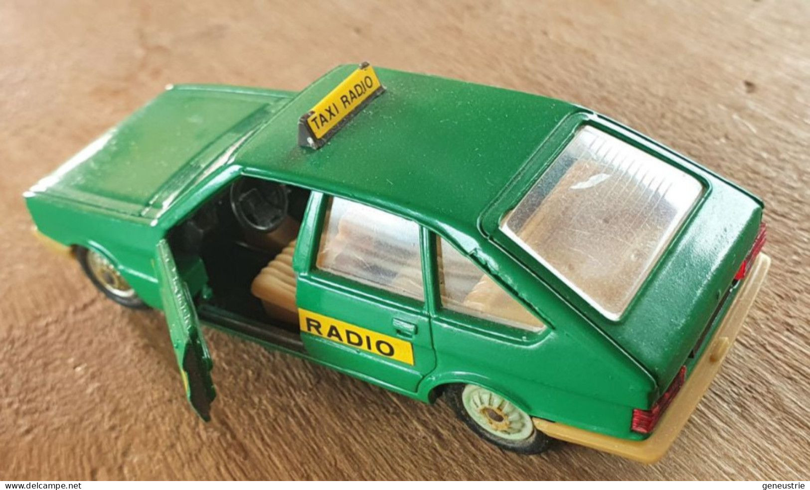 Belle Voiture Miniature 1/43 Solido "Simca 1308 GT Version Taxi-radio" Groupe Peugeot - Solido