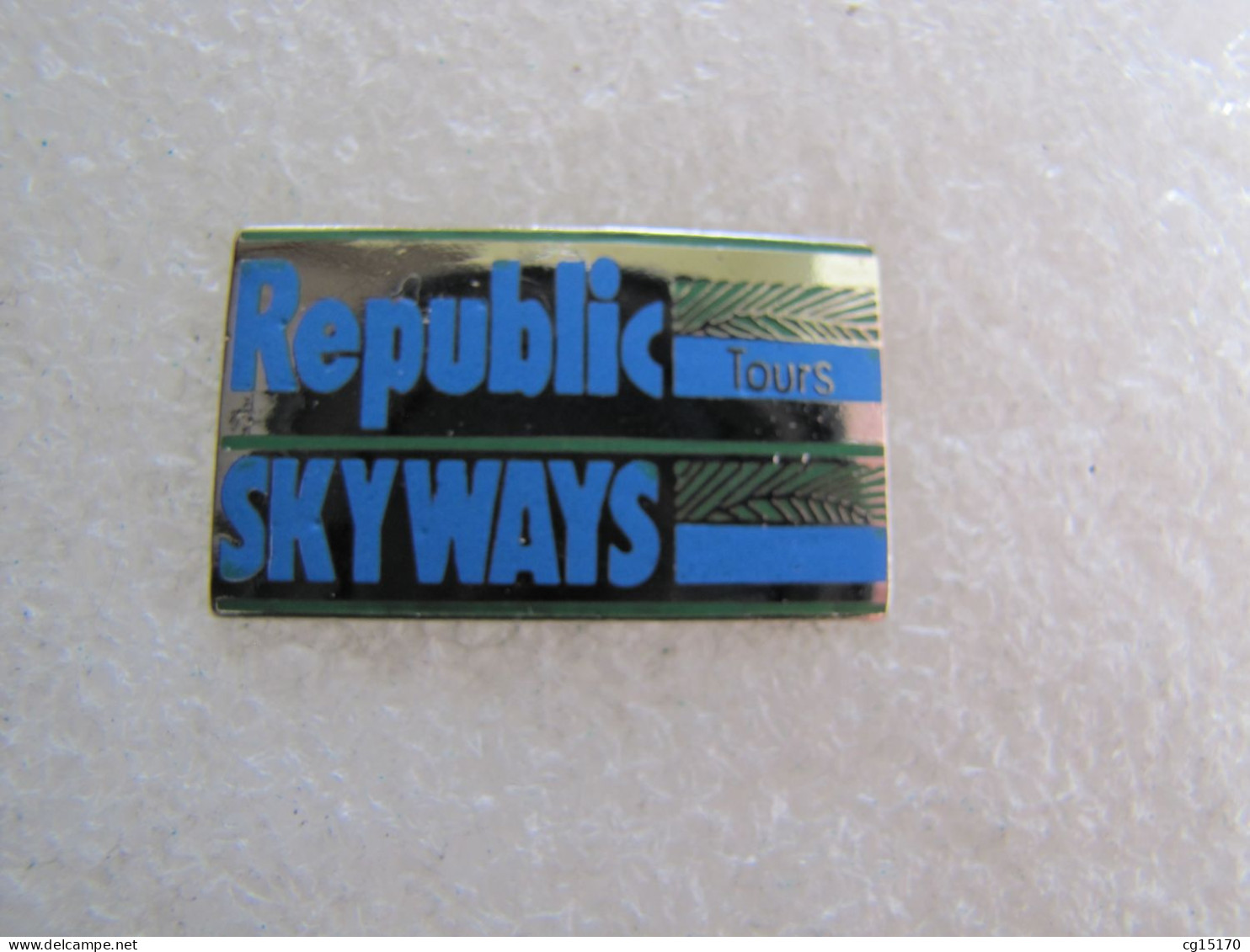 PIN'S   REPUBLIC SKYWAYS TOURS    Email Grand Feu  AVION - Avions