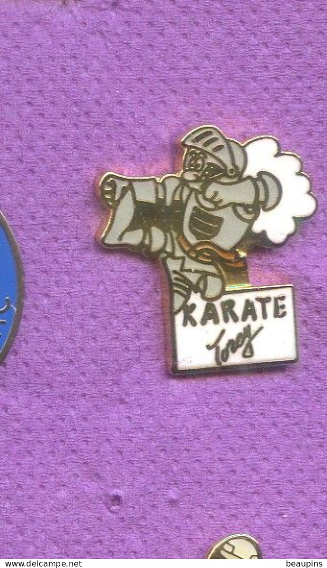 Rare Pins Karate Torcy 77 Seine Et Marne Egf N206 - Judo