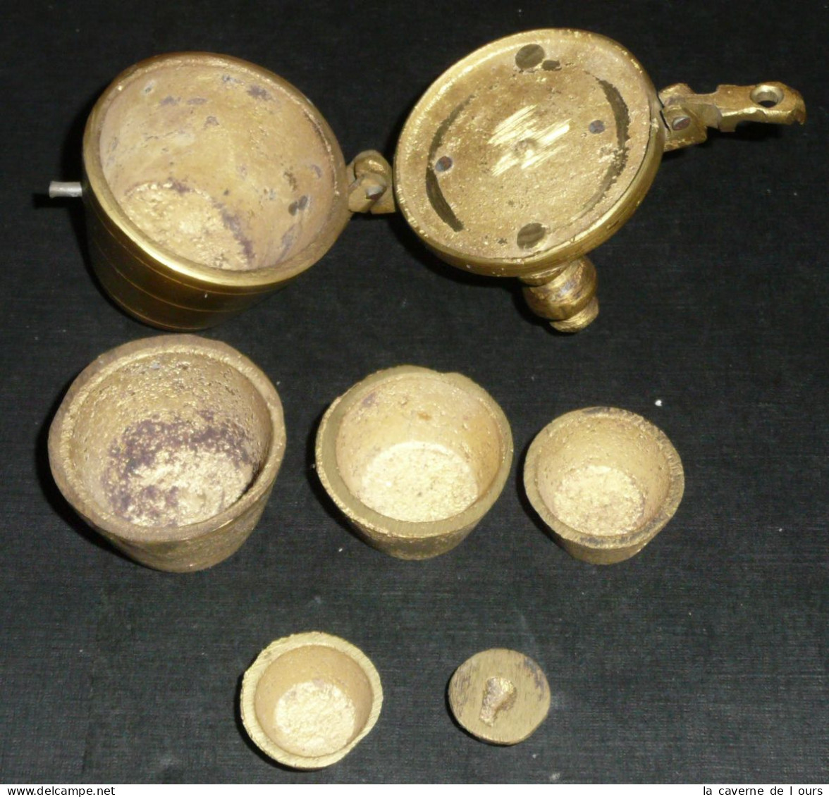 Rare Série De Poids Godets En Bronze, Poinçons "1 6 M" - Ancient Tools