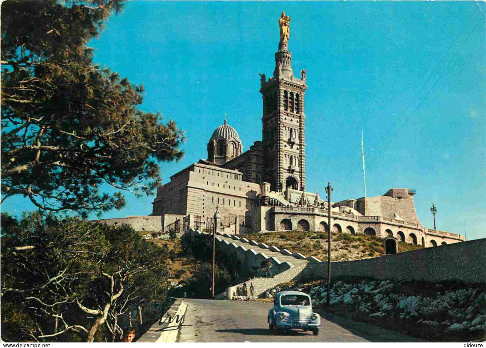 Automobiles - Marseille - Basilique Notre Dame De La Garde - CPM - Voir Scans Recto-Verso - Turismo